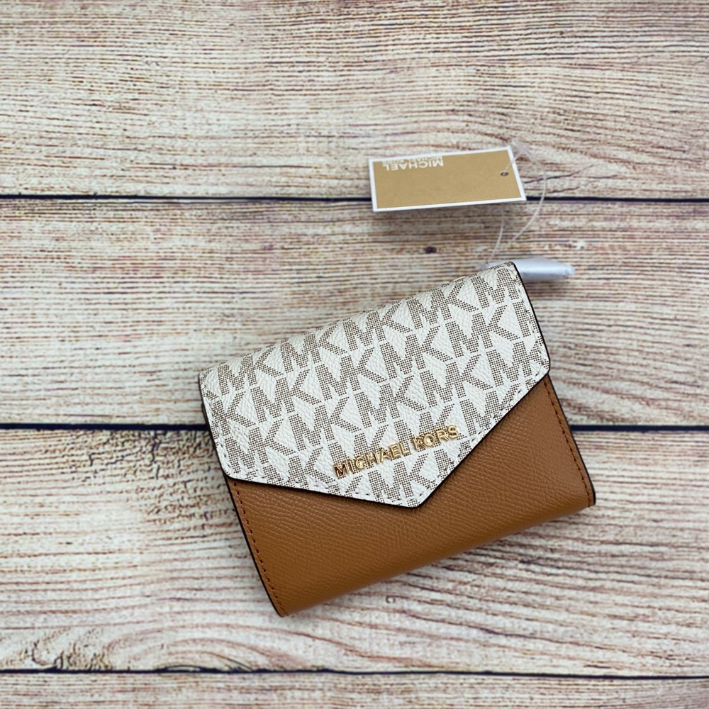 SOLD🚫Michael Kors Backpack and Wallet 🔥 💃 - Picture 7 of 10
